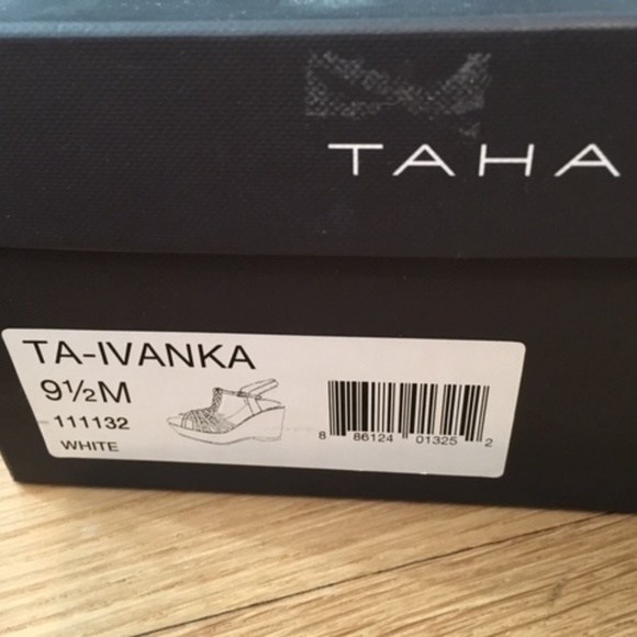 Tahari Wedge/Strappy Sandals - Sz 9.5 - Picture 5 of 8